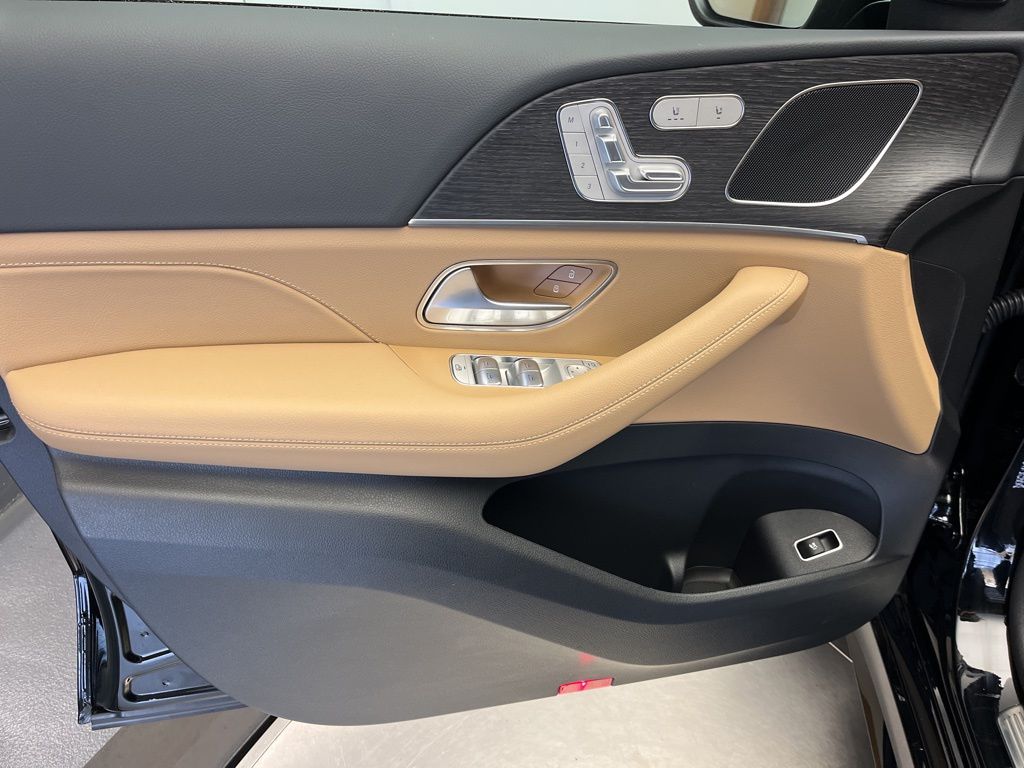 Thumbnail: 2026 Mercedes-Benz GLE - 11