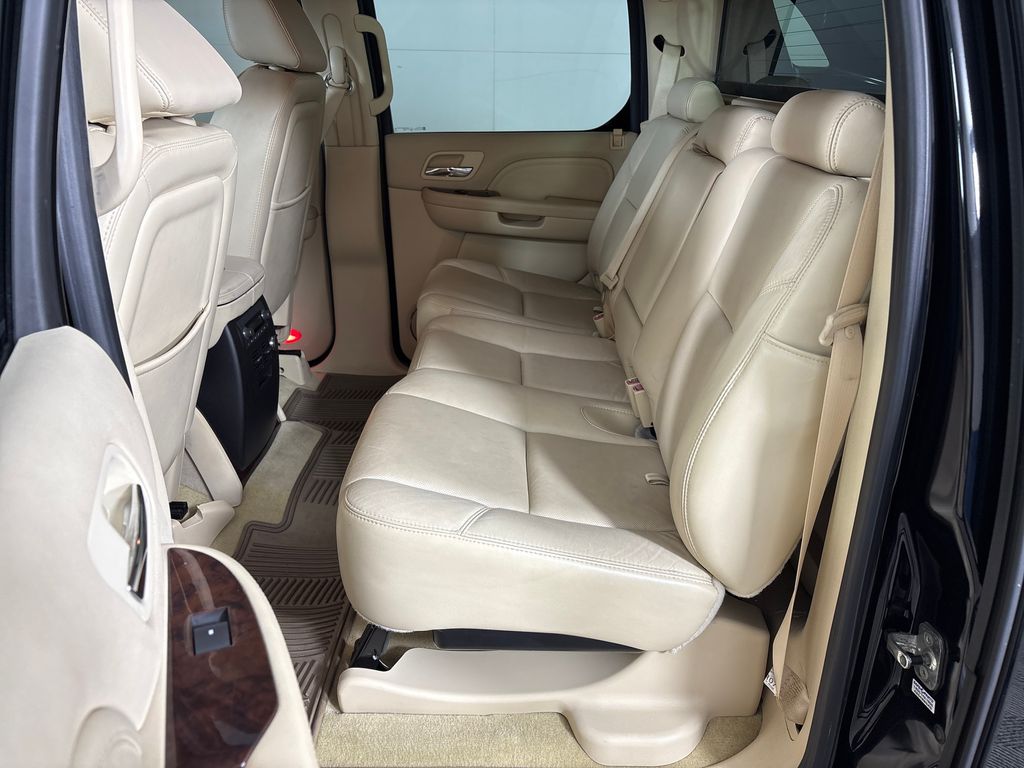 Used 2007 Black Cadillac Base image 28