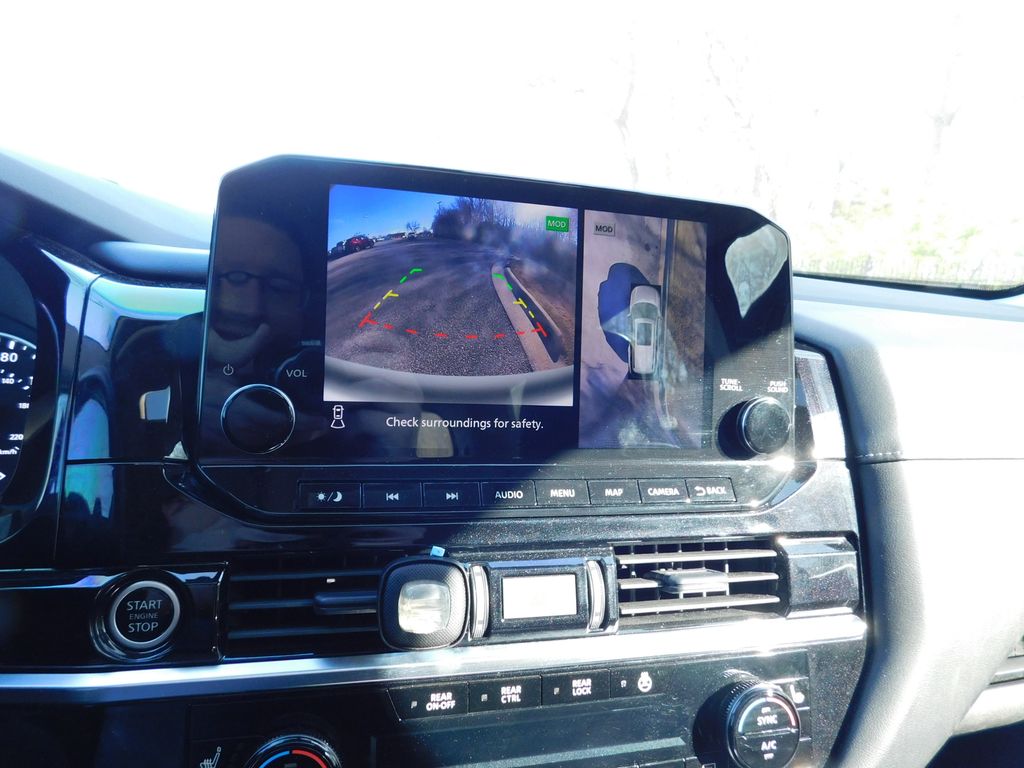 Thumbnail: 2023 Nissan Pathfinder - 11