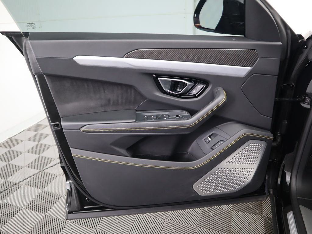 Thumbnail: 2020 Lamborghini Urus - 25