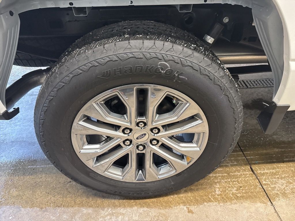 New 2025 White Ford Lariat image 18