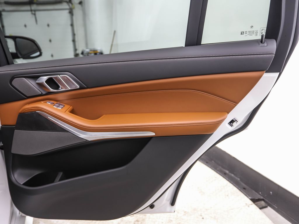 Thumbnail: 2025 BMW X7 - 26