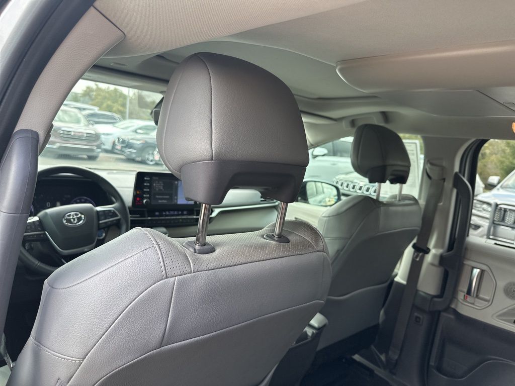 Used Car 2021 Toyota Sienna  For Sale Under $35,000 In Austin, Texas