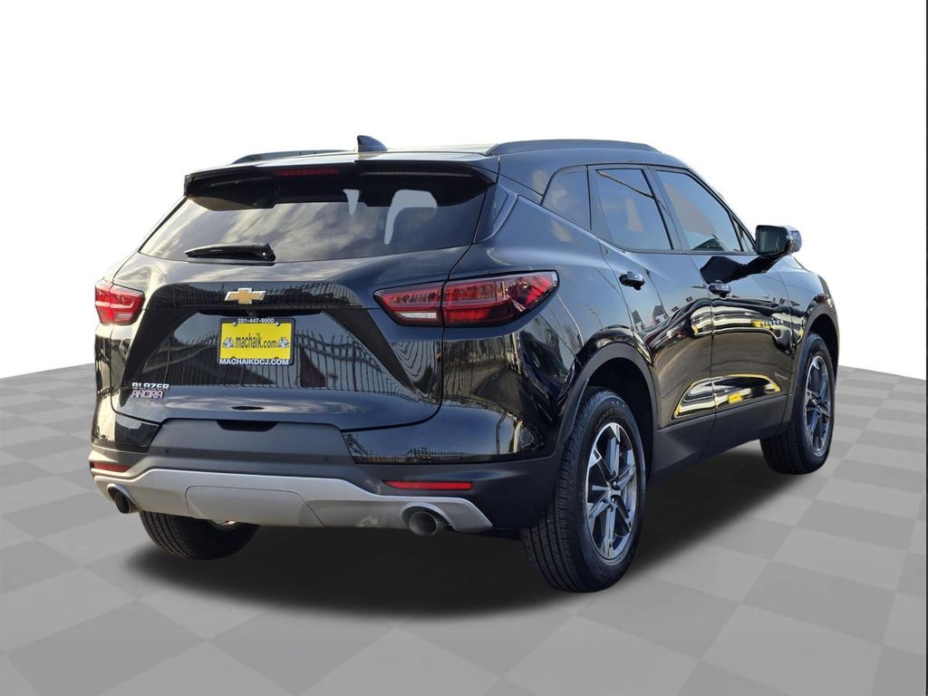 2025 Chevrolet Blazer LT - 3