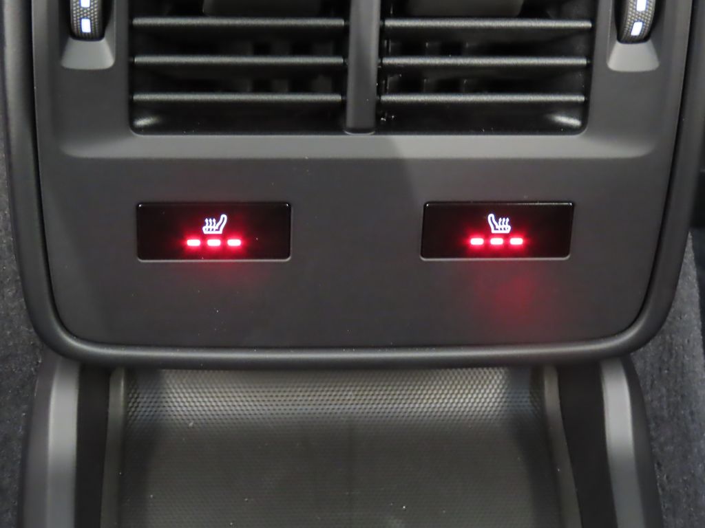 Thumbnail: 2025 Porsche Taycan - 31