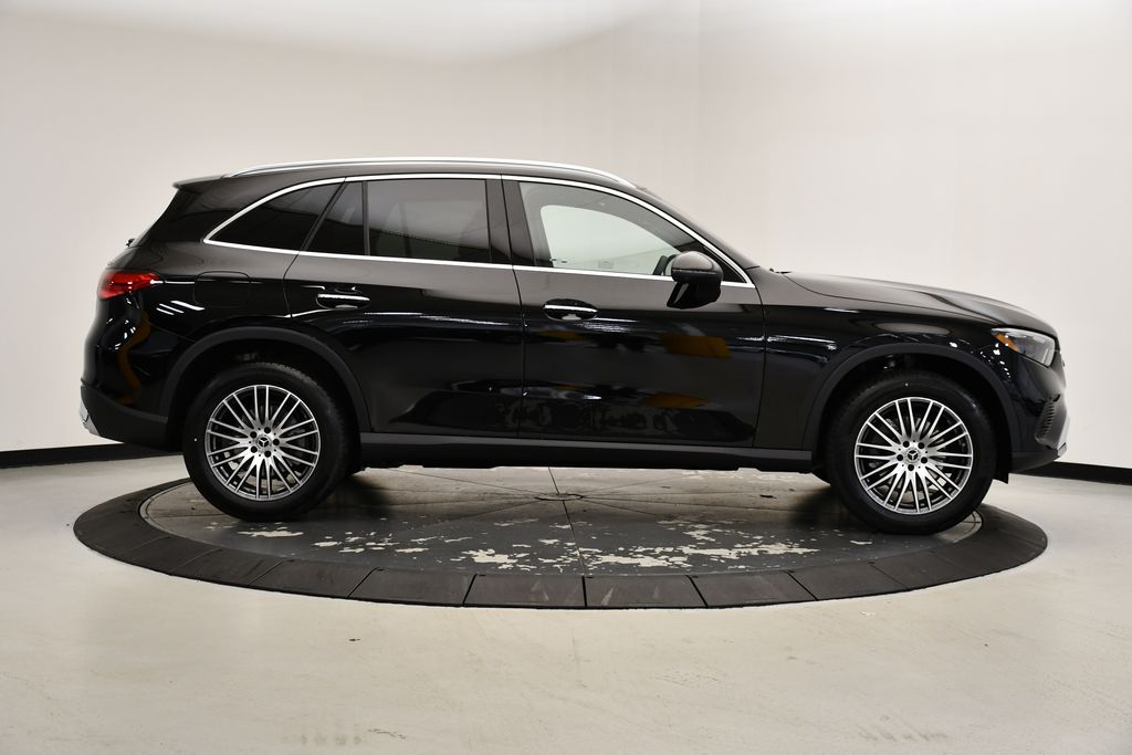 2025 Mercedes-Benz GLC 300 6
