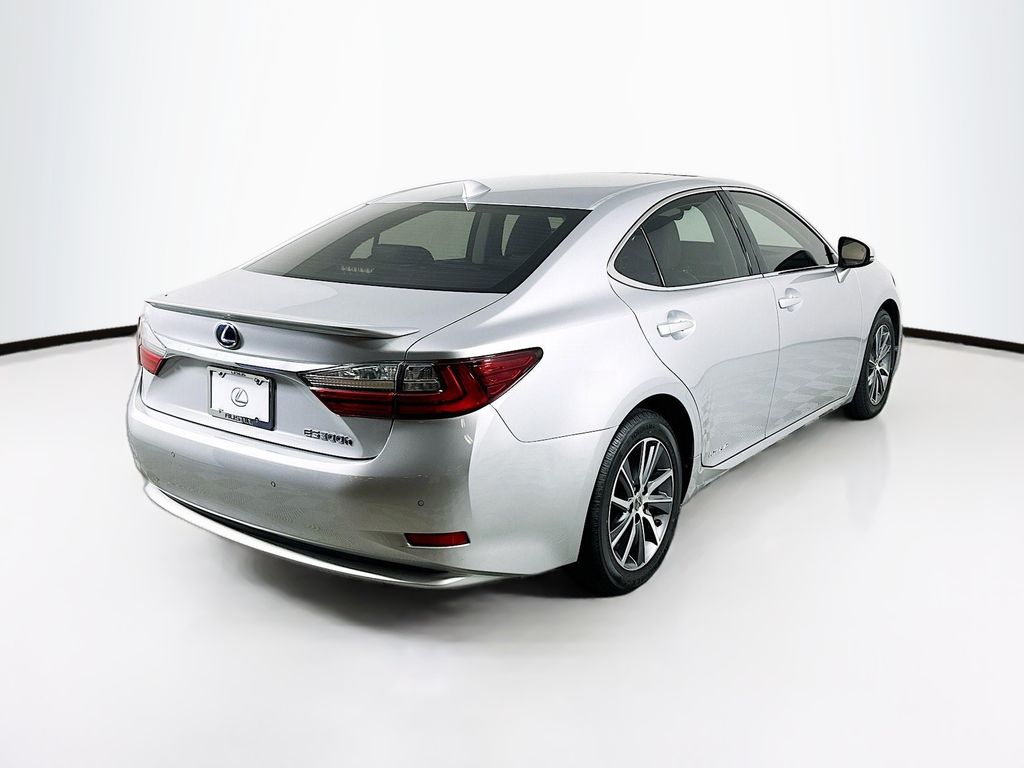 2017 Lexus ES Hybrid 300h 5