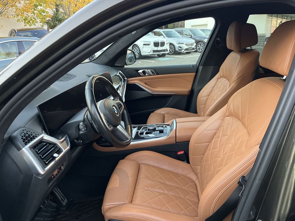 Thumbnail: 2023 BMW X7 - 11