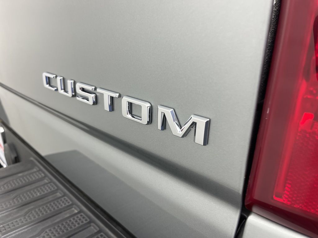 Thumbnail: 2025 Chevrolet Silverado 2500 - 12