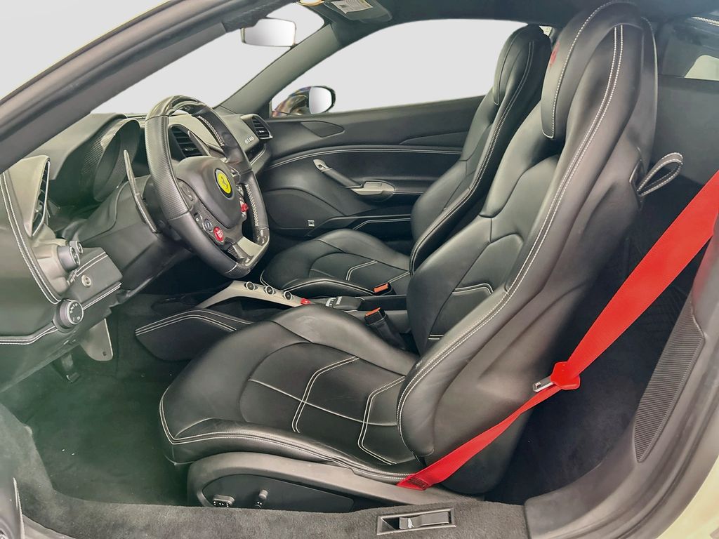 Used 2018 Bianco Avus Ferrari  image 18