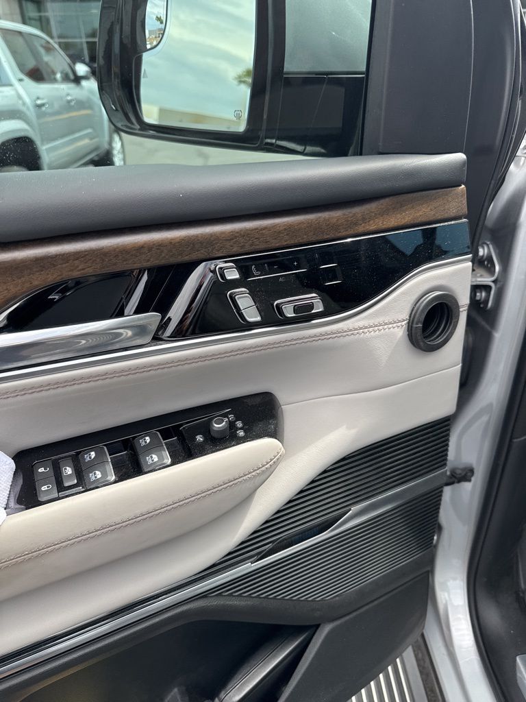 Thumbnail: 2022 Jeep Grand Wagoneer - 12