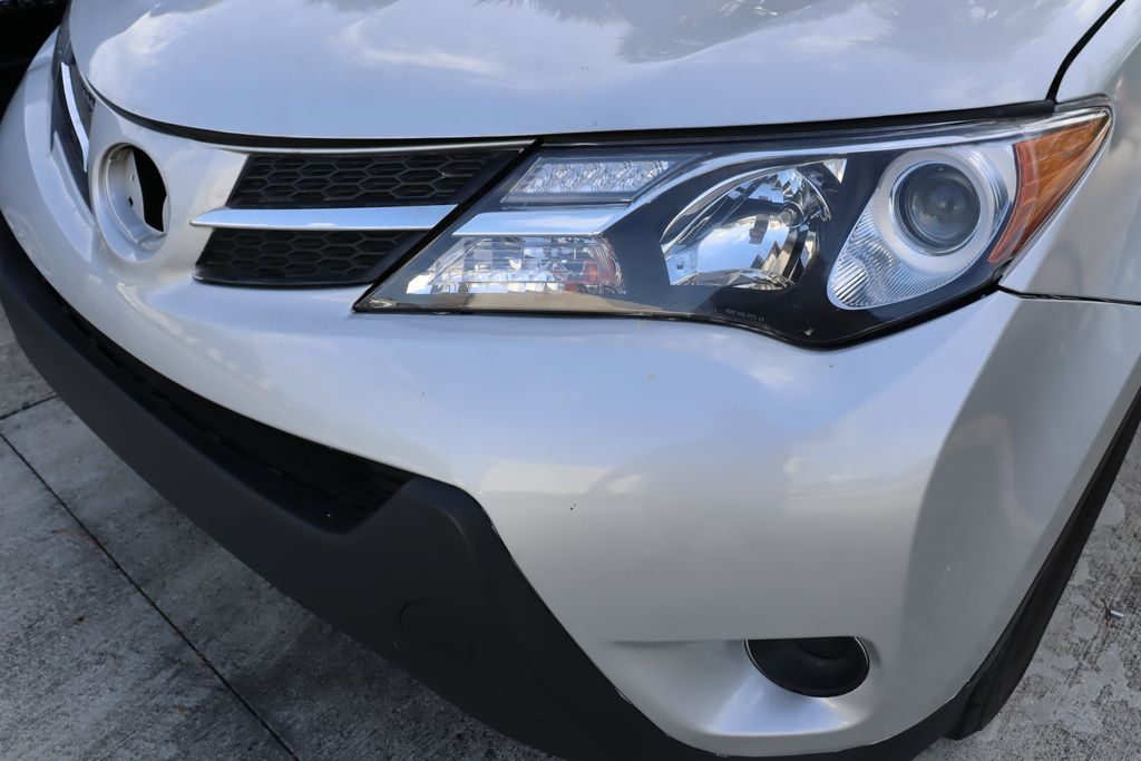 Thumbnail: 2013 Toyota RAV4 - 3