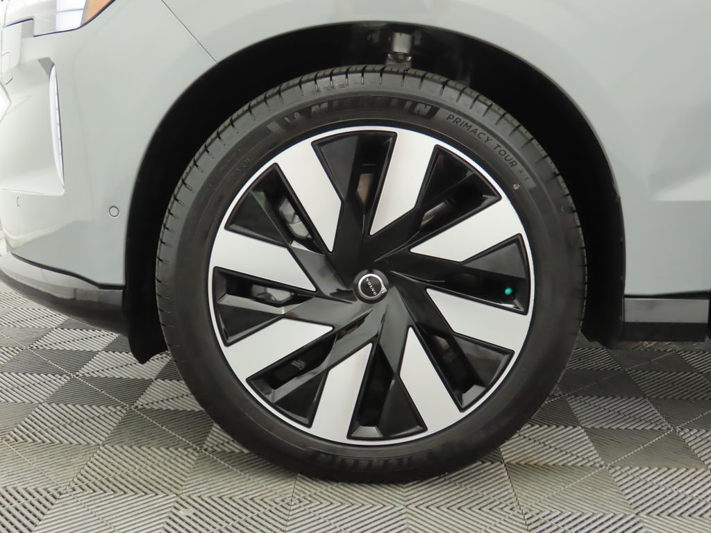 2025 Volvo EX90  29