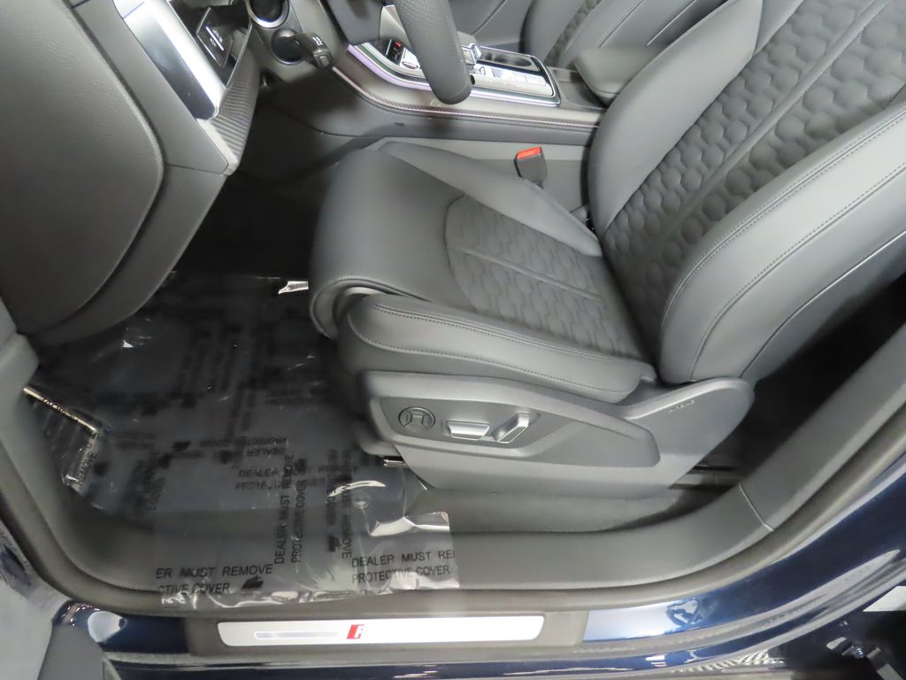 Thumbnail: 2025 Audi RS Q8 - 31