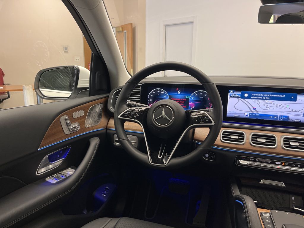 Thumbnail: 2025 Mercedes-Benz GLE - 25