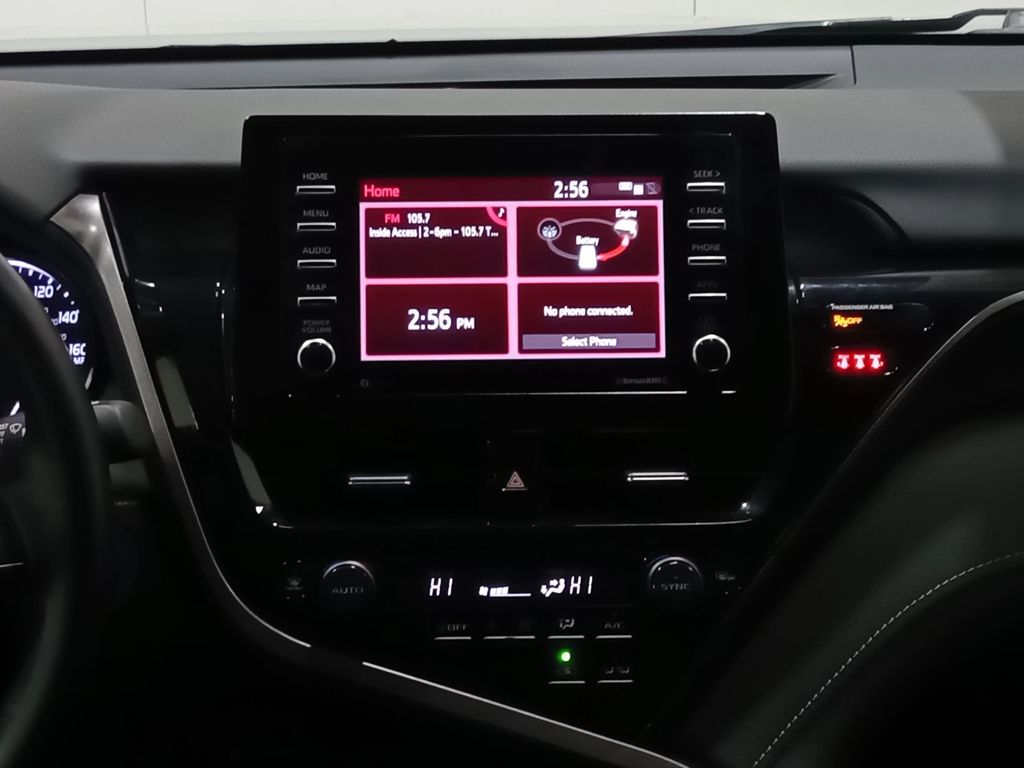 2022 Toyota Camry SE Hybrid