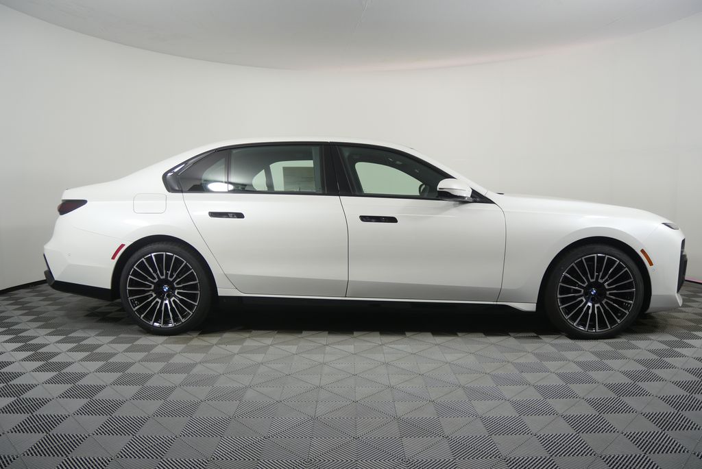 Thumbnail: 2026 BMW 7 Series - 2