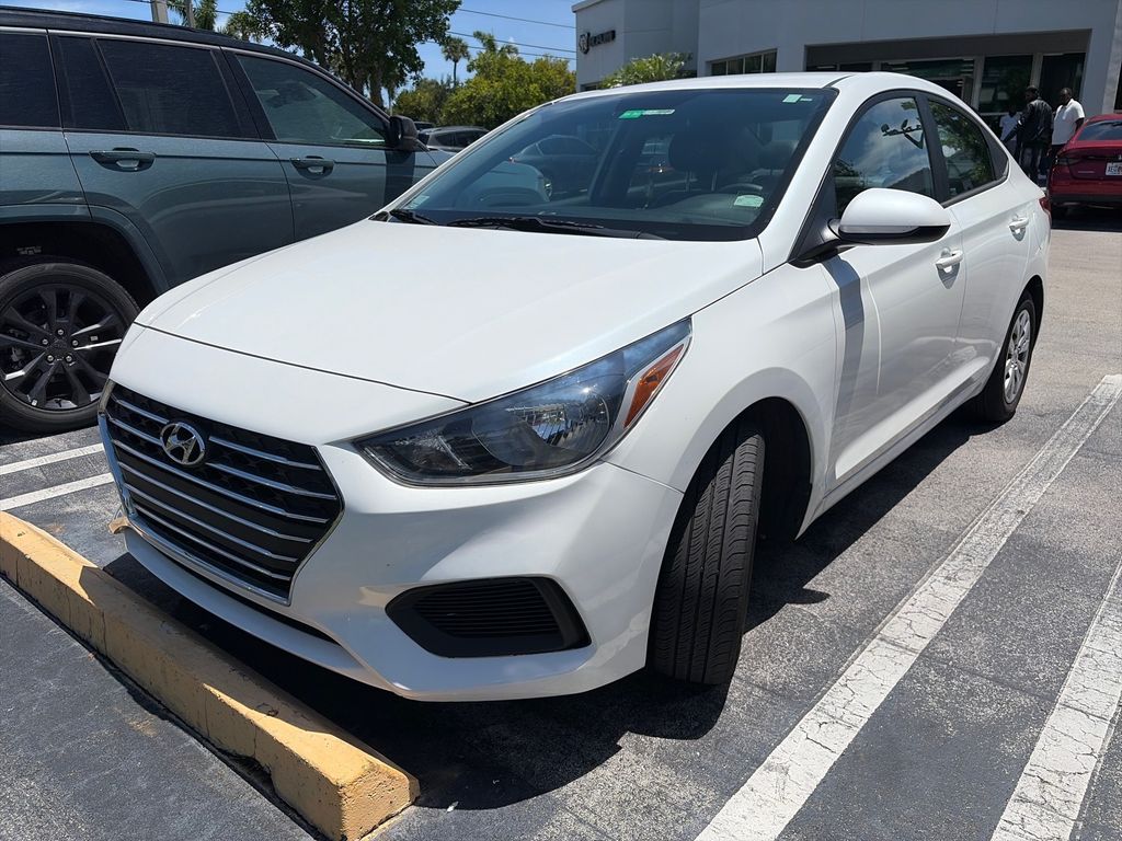 Frost White 2022 Hyundai Accent Sedan Front-Wheel Drive Continuously Variable Transmission