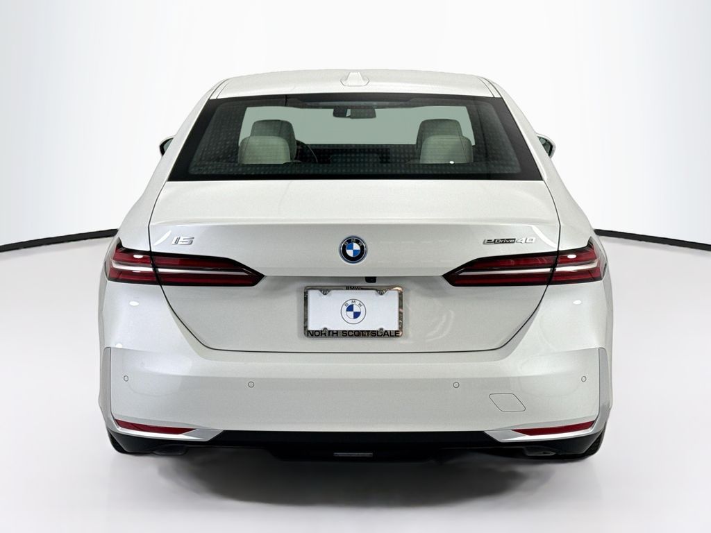 Thumbnail: 2026 BMW i5 - 6