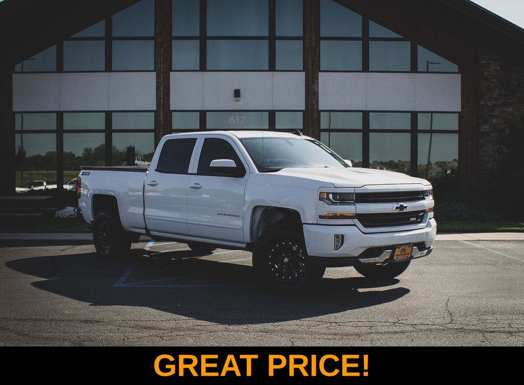 Summit White 2018 Chevrolet Silverado 1500 Pickup Truck Four-Wheel Drive 6-Speed Automatic Overdrive