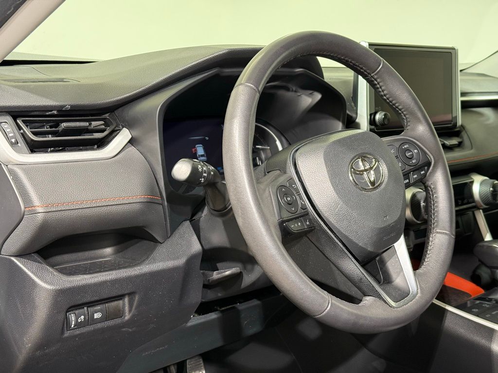 Thumbnail: 2023 Toyota RAV4 - 17