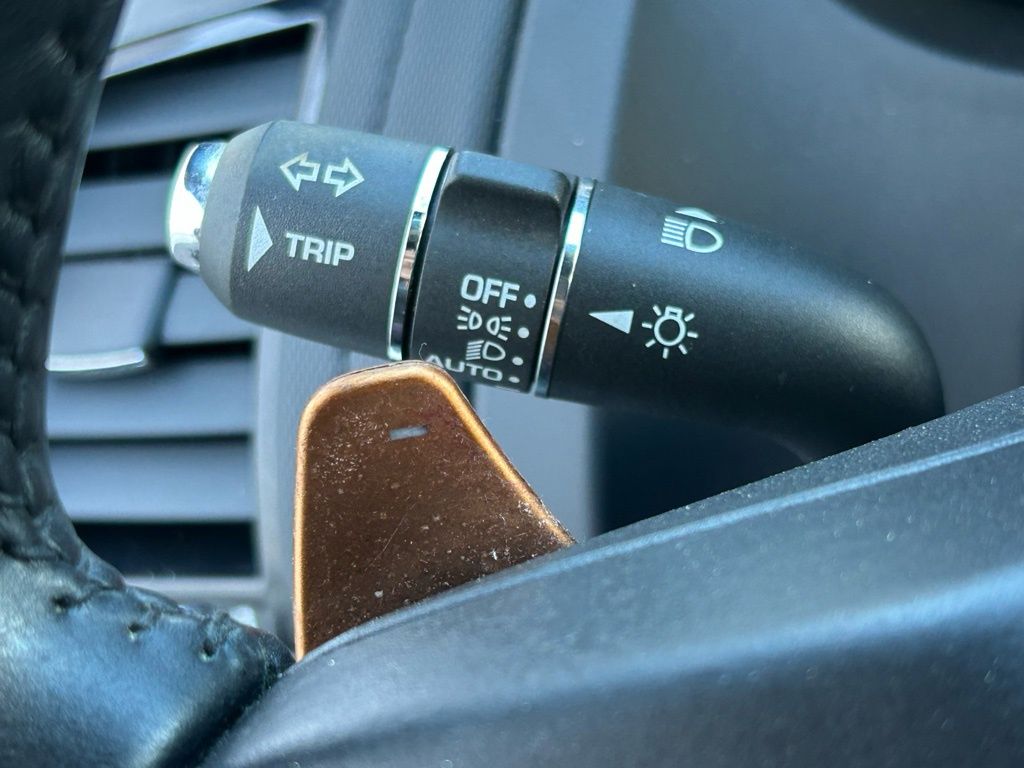 Used 2014  Jaguar S image 25