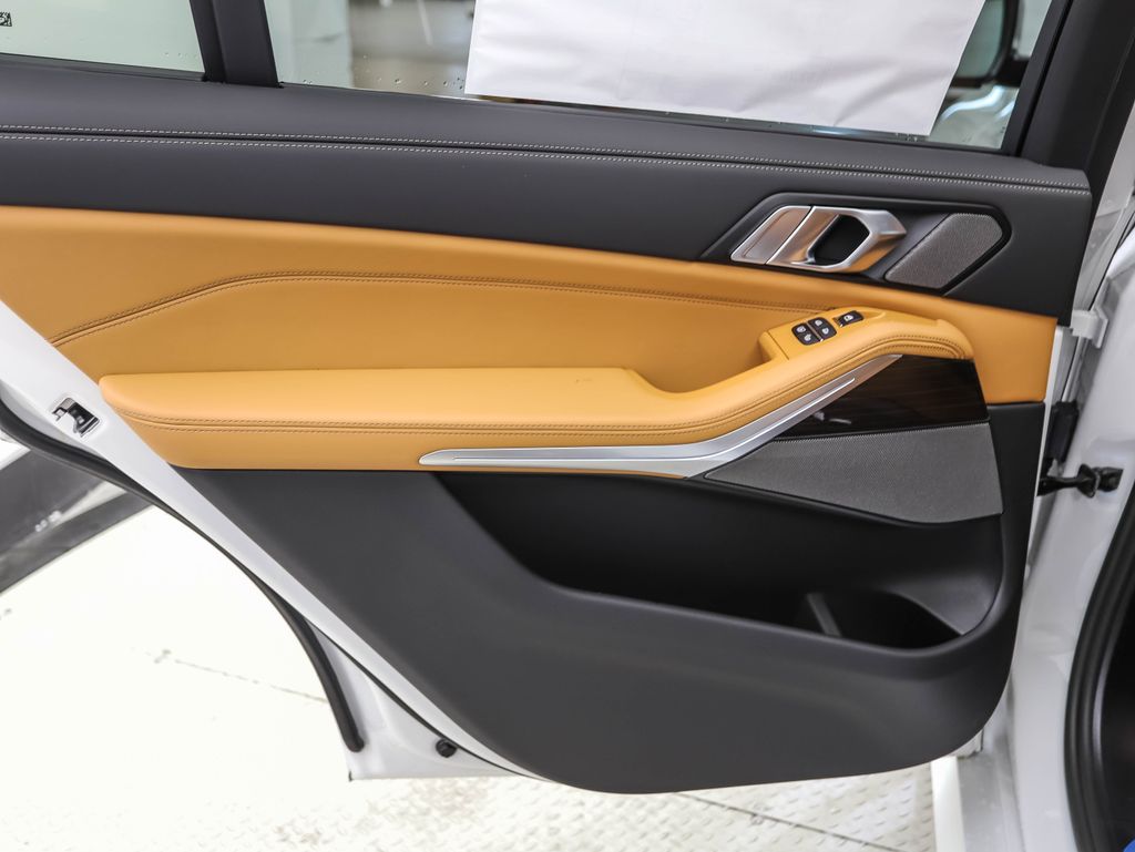 Thumbnail: 2026 BMW X7 - 19