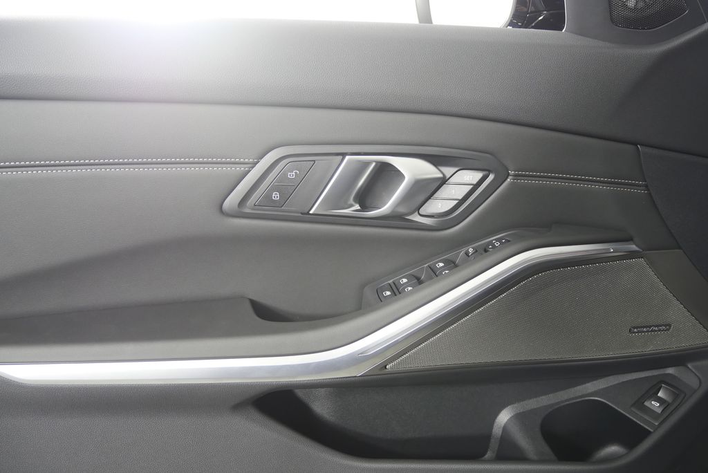 Thumbnail: 2026 BMW 3 Series - 9