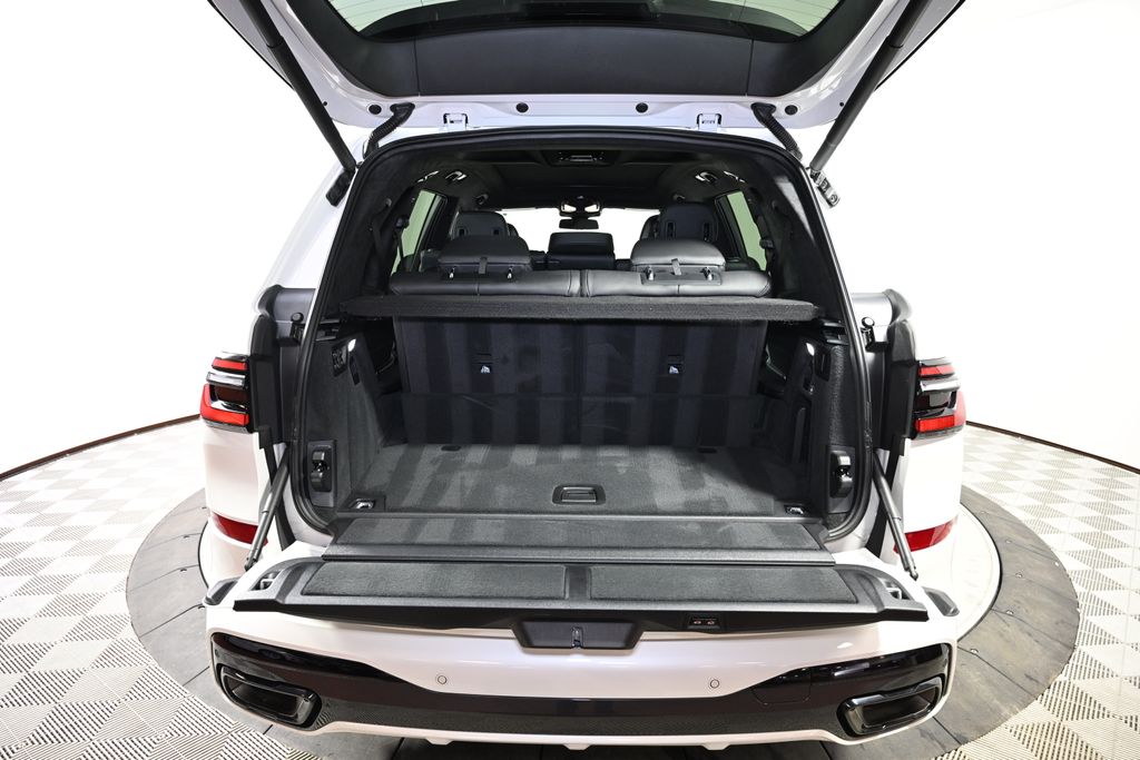 2023 BMW X7 xDrive40i 10
