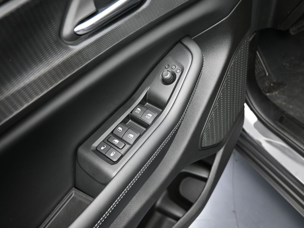 New 2025 Baltic Gray Metallic Clearcoat Jeep Altitude X image 14