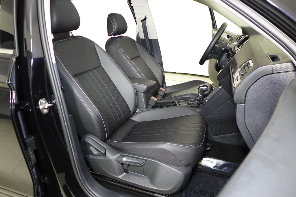 Thumbnail: 2023 Volkswagen Tiguan - 19