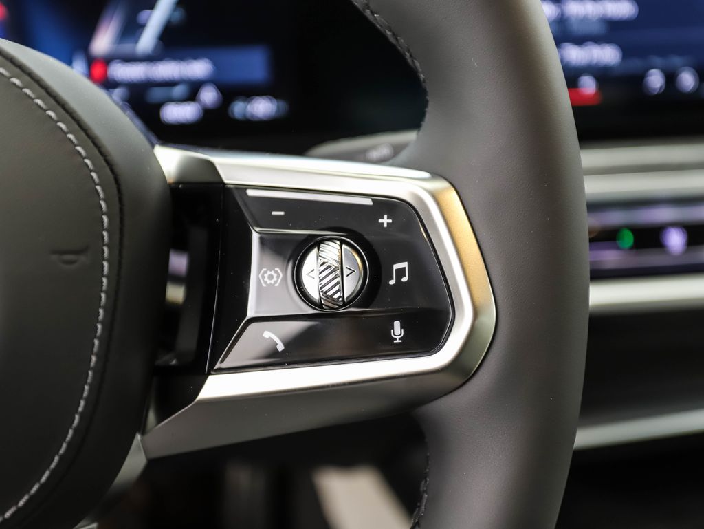 2025 BMW i7 xDrive60 13