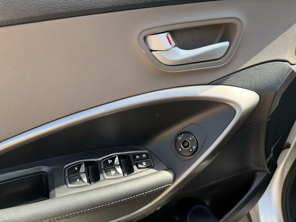 Thumbnail: 2017 Hyundai Santa Fe - 10