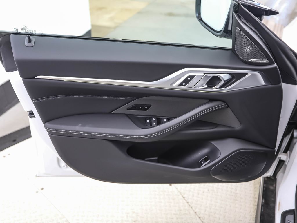 Thumbnail: 2025 BMW i4 - 9