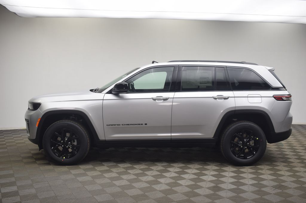 new 2026 Jeep Grand Cherokee car, priced at $46,442