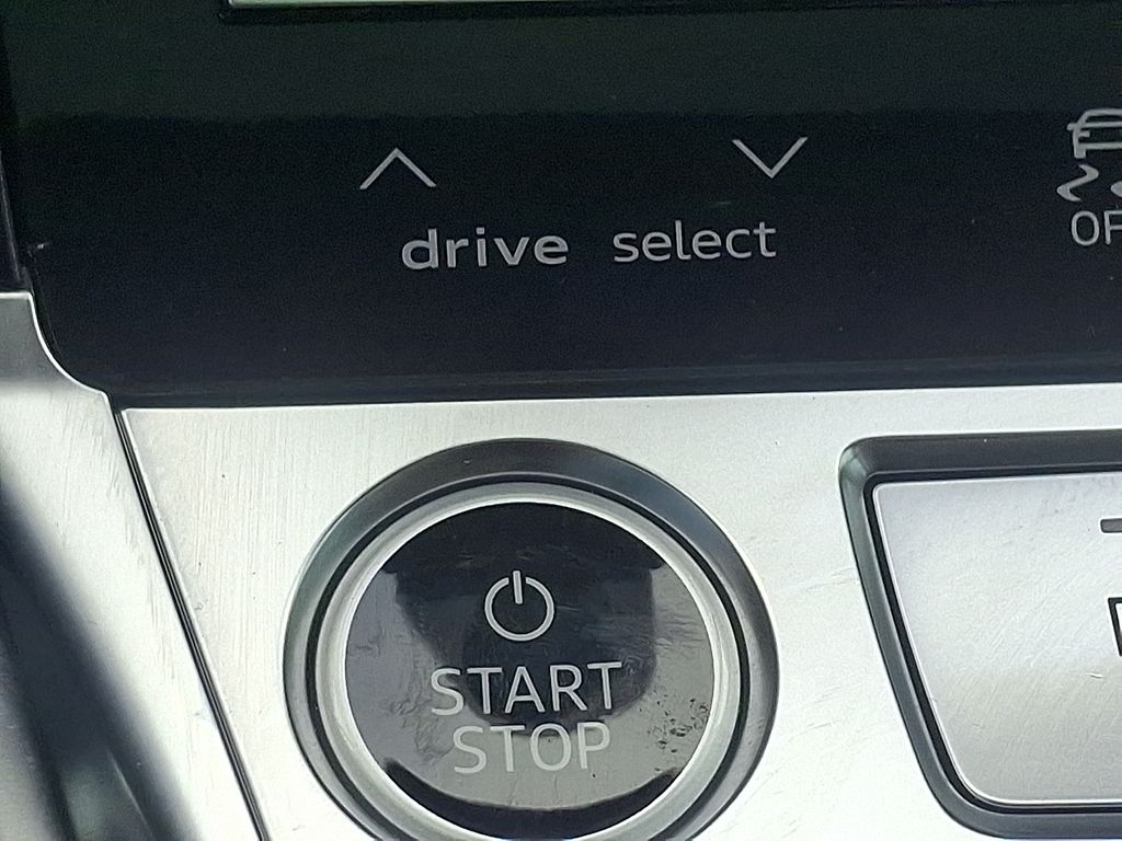 Thumbnail: 2024 Audi Q8 e-tron - 25