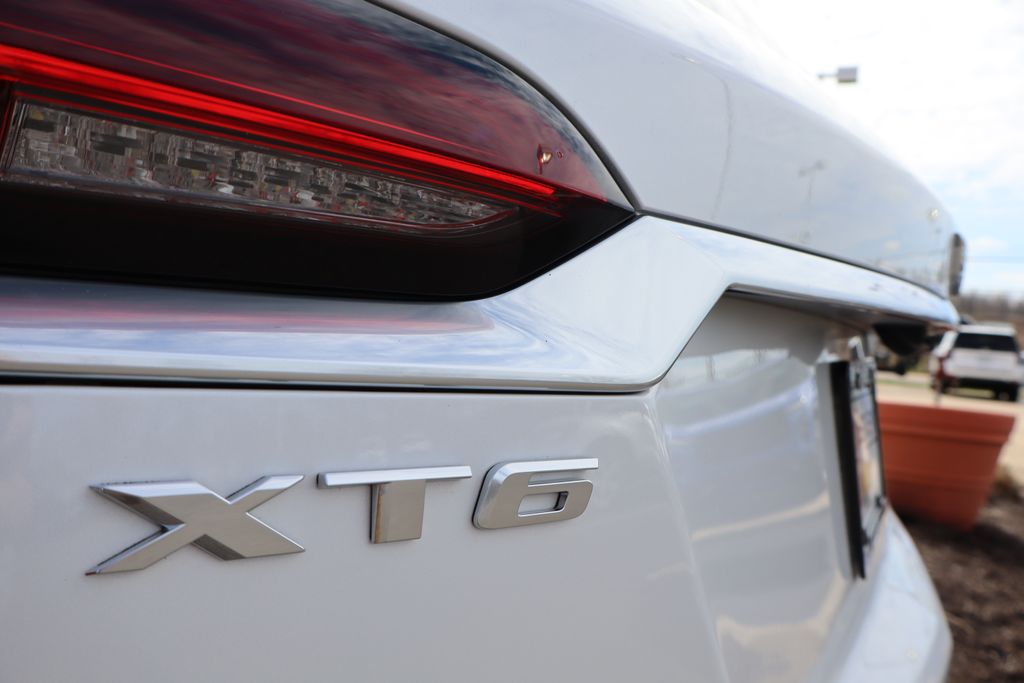 2022 Cadillac XT6 Premium Luxury photo