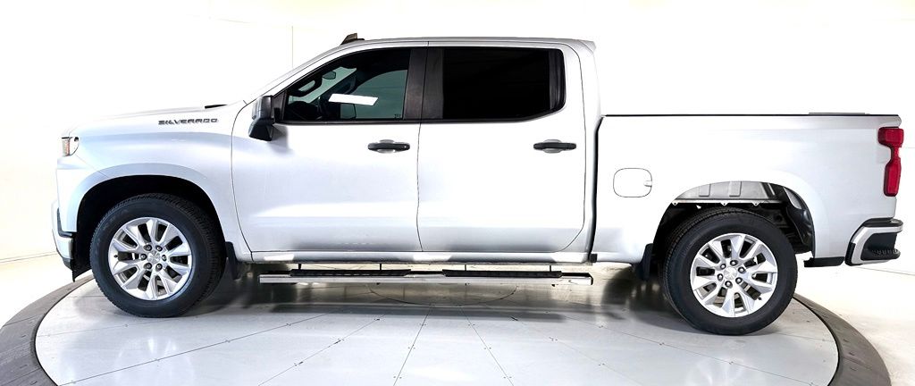 Used 2020 Silver Chevrolet Custom image 7