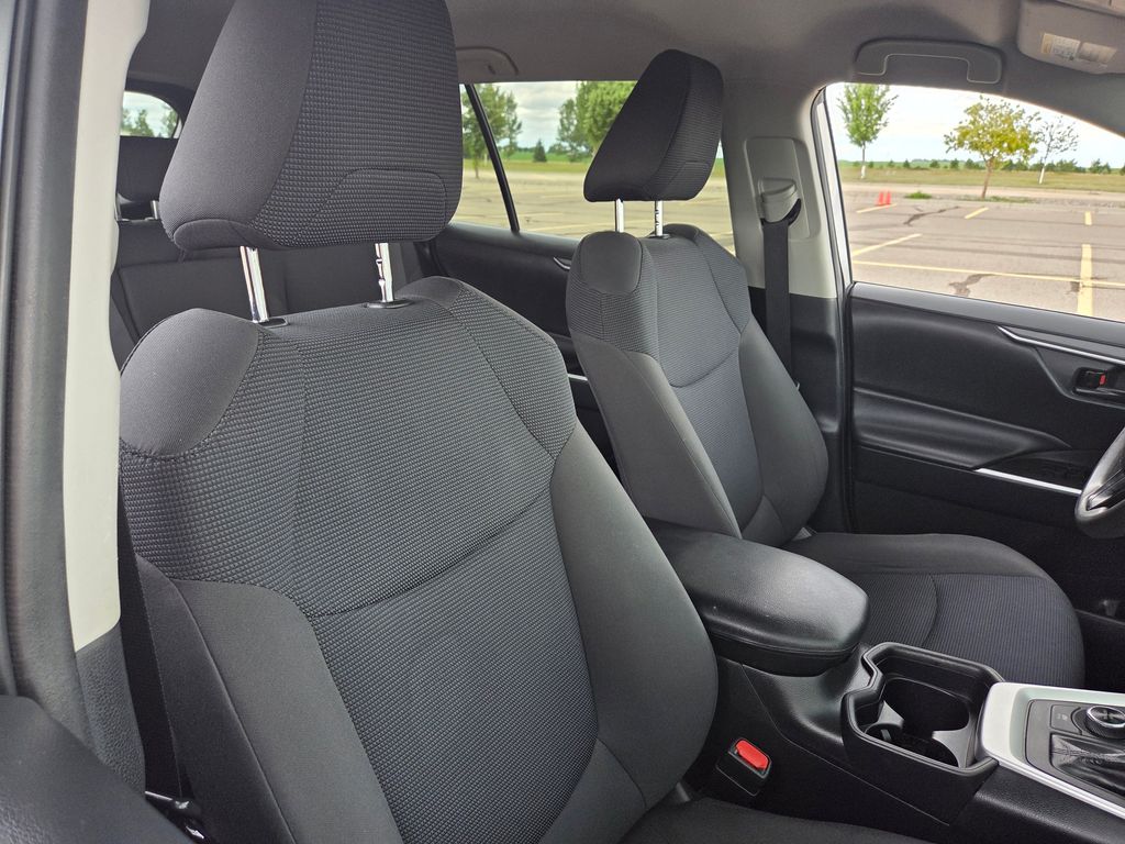 2019 Toyota RAV4 Hybrid LE