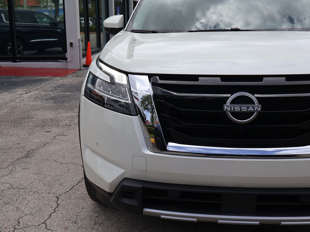 Used 2024 White Nissan SL image 14