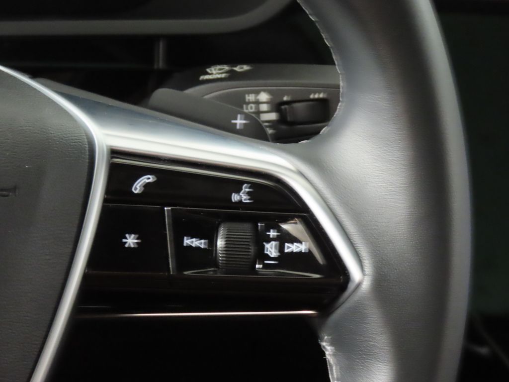 Thumbnail: 2024 Audi Q8 e-tron - 17