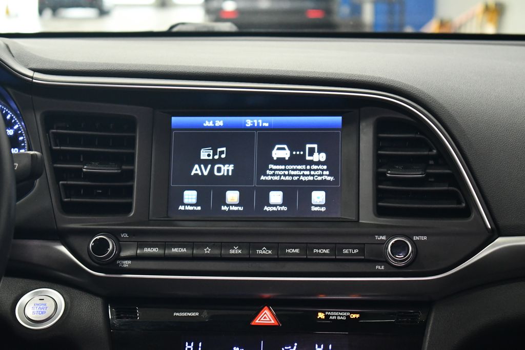 Thumbnail: 2019 Hyundai Elantra - 17