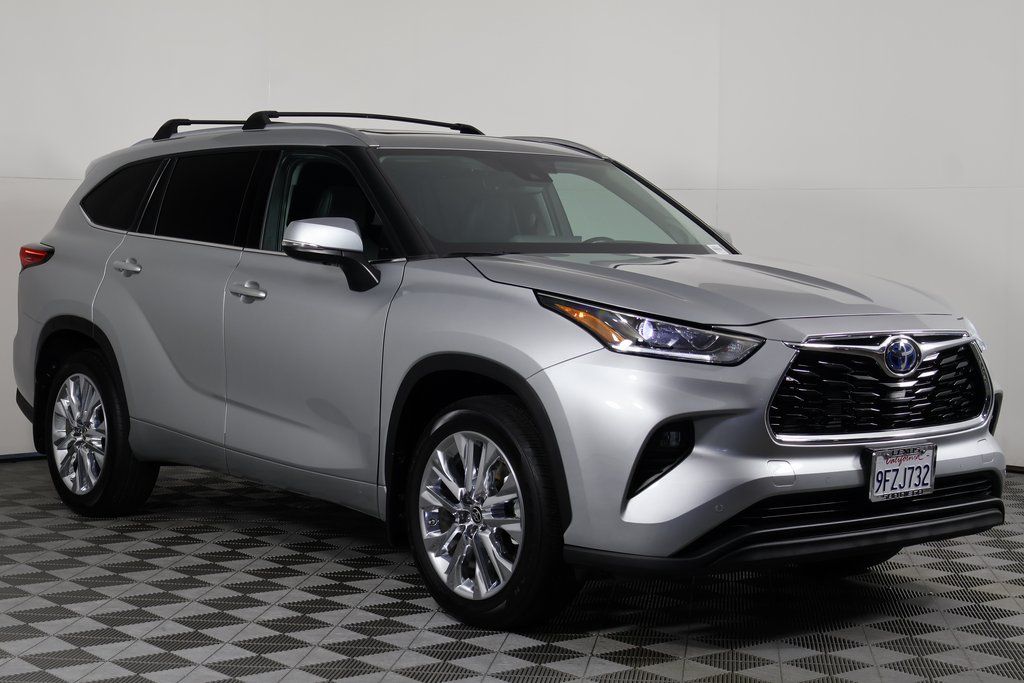 Thumbnail: 2023 Toyota Highlander - 3