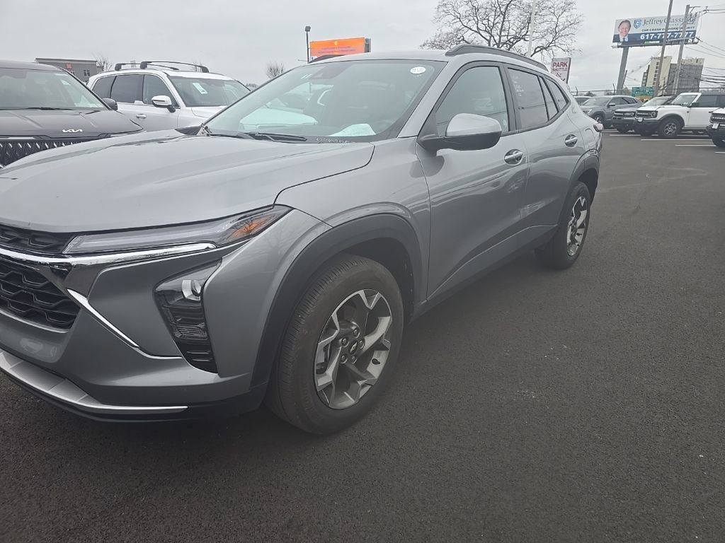 Sterling Gray Metallic 2025 Chevrolet Trax LT FWD SUV / Crossover Front-Wheel Drive 6-Speed Automatic