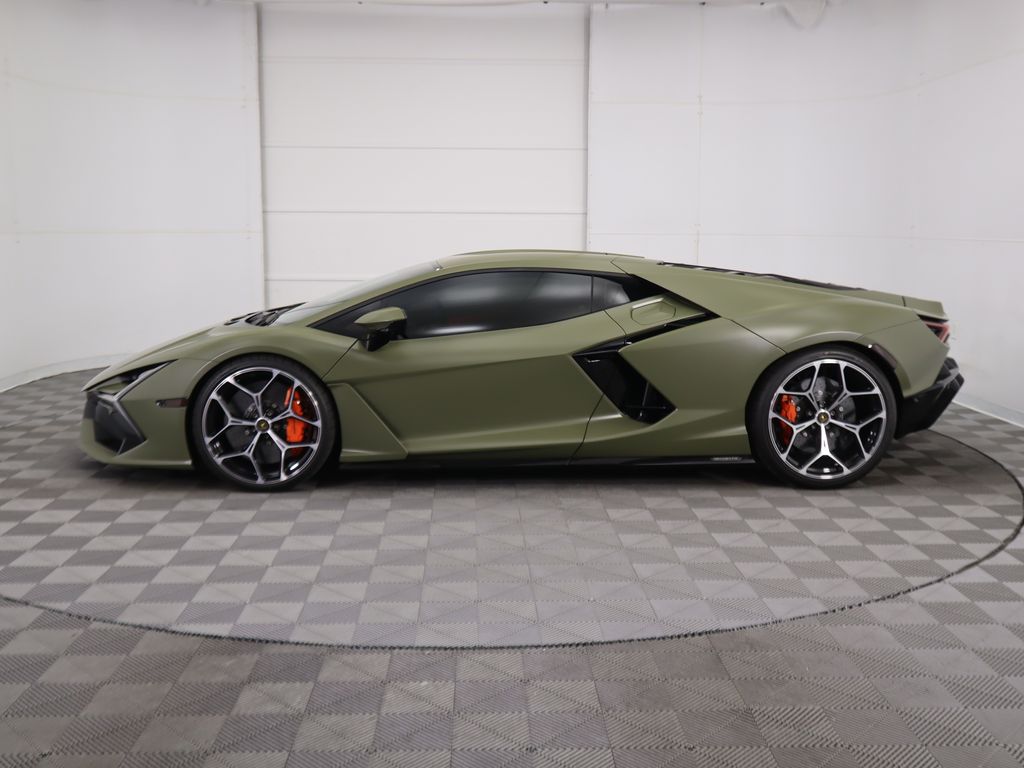 2024 Lamborghini   8