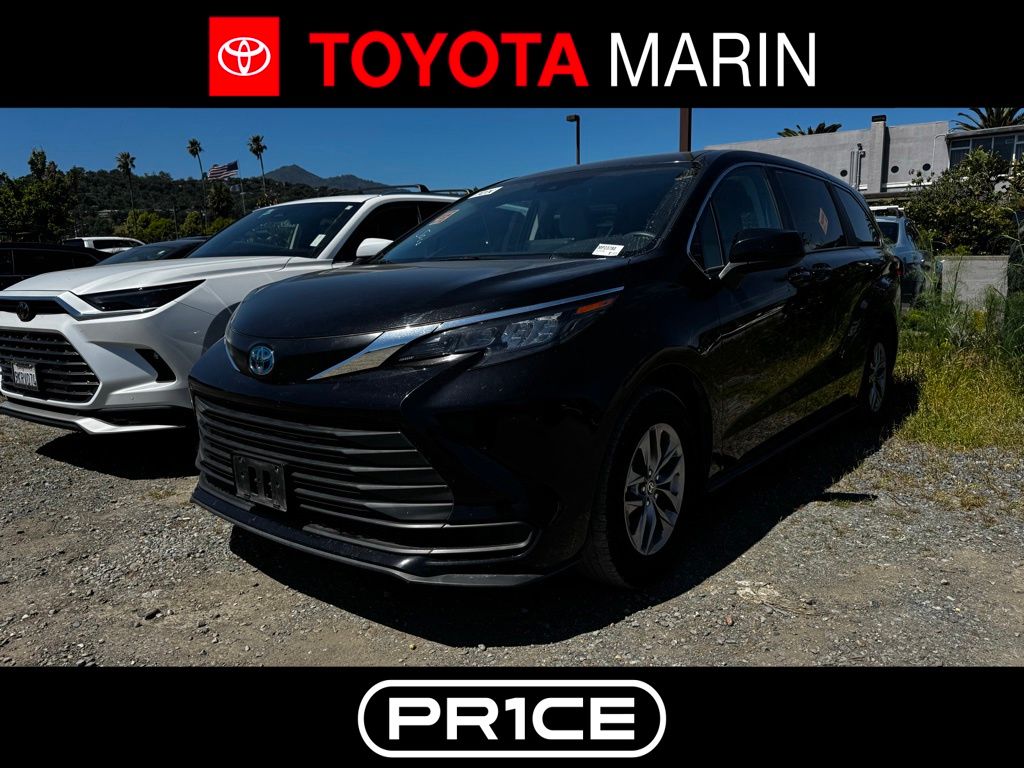 2024 Toyota Sienna LE 8-Passenger Hybrid FWD's photo