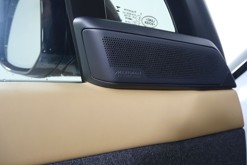 Thumbnail: 2025 Land Rover Range Rover Sport - 10