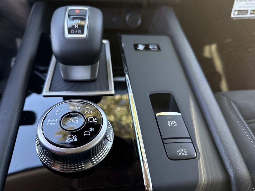2025 Mitsubishi Outlander Plug-in Hybrid SE - Photo 32
