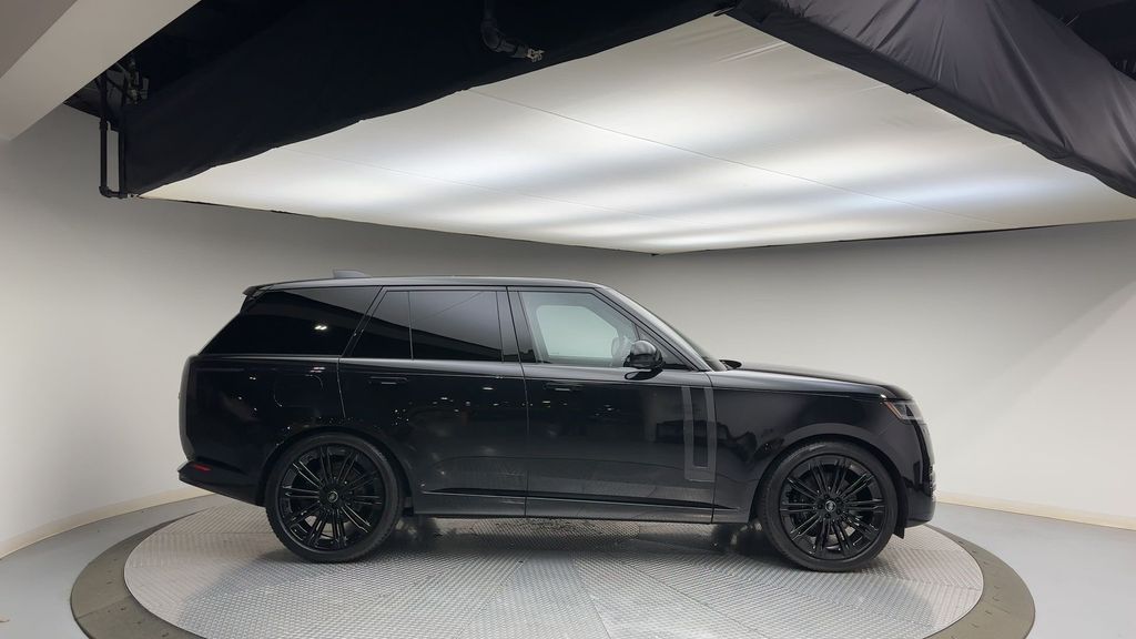 2023 Land Rover Range Rover SE 9