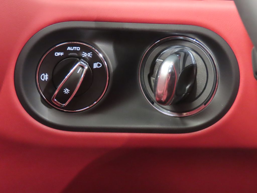 Thumbnail: 2026 Porsche Macan - 22